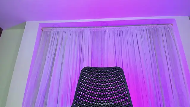 jaddyk  online show from December 1, 2025, 9:20 pm