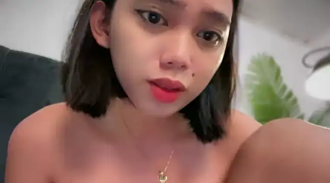 Snapshot of GenesisCastillano chatting on February 22, 2025, 11:24 pm GenesisCastillano online show from February 22, 2025, 11:24 pm