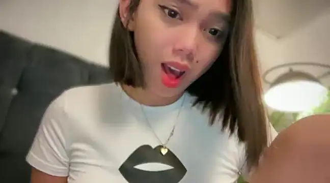 Snapshot of GenesisCastillano chatting on February 23, 2025, 5:50 pm GenesisCastillano online show from February 23, 2025, 5:50 pm