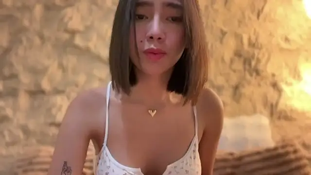 GenesisCastillano online show from April 10, 2026, 10:53 am