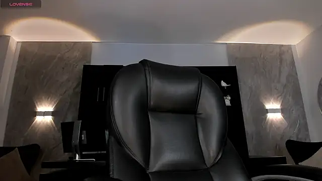 Snapshot of NickyLawson chatting on December 17, 2025, 4:18 am NickyLawson online show from December 17, 2025, 4:18 am