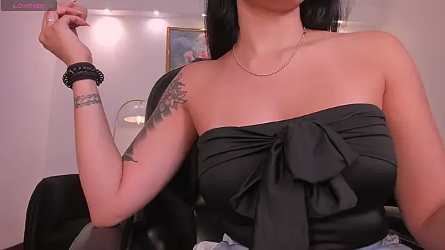 Snapshot of NickyLawson chatting on March 3, 2026, 4:51 am NickyLawson online show from March 3, 2026, 4:51 am