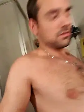 Snapshot of SpliffJiff chatting on October 17, 2025, 2:59 am SpliffJiff online show from October 17, 2025, 2:59 am