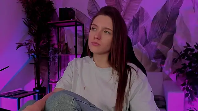 JennyDens online show from December 13, 2024, 5:49 am