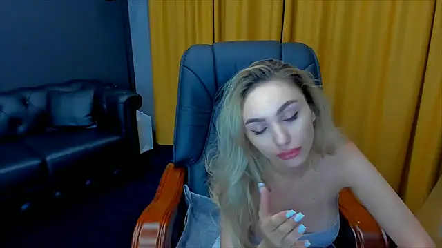 Snapshot of HaleySweet18 chatting on July 21, 2026, 11:40 pm HaleySweet18 online show from July 21, 2026, 11:40 pm