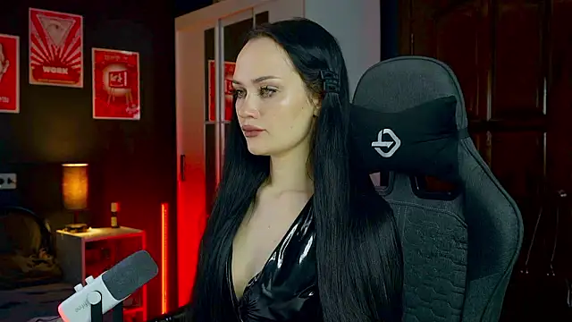 QueenAliss online show from February 13, 2026, 6:31 am