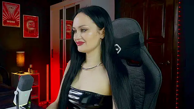 QueenAliss online show from March 4, 2026, 5:02 am