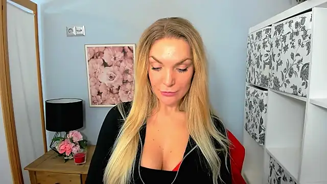 AulloraHoney online show from December 15, 2024, 7:10 pm