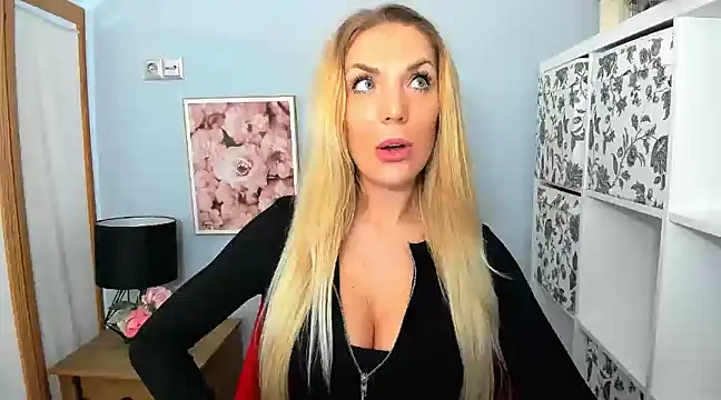 AulloraHoney online show from December 18, 2024, 8:57 pm