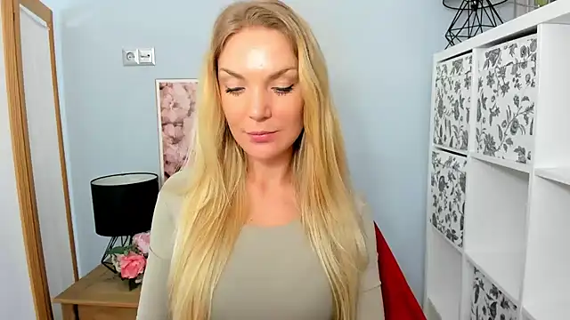 AulloraHoney online show from January 27, 2025, 10:06 am