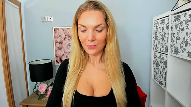 AulloraHoney online show from February 14, 2025, 6:12 am