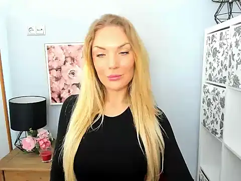 AulloraHoney online show from March 10, 2025, 6:16 am