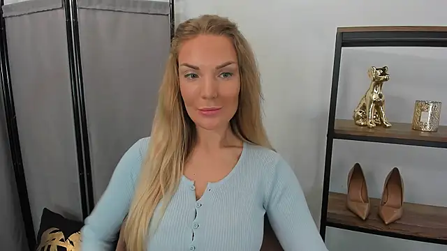 Snapshot of AulloraHoney chatting on June 7, 2026, 5:44 am AulloraHoney online show from June 7, 2026, 5:44 am
