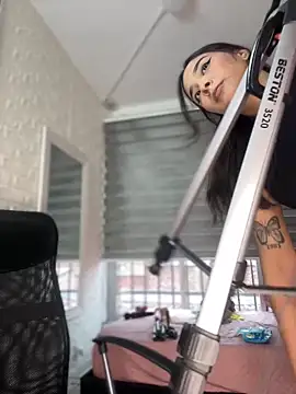 Little Amber6 online show from February 16, 2025, 8:55 pm