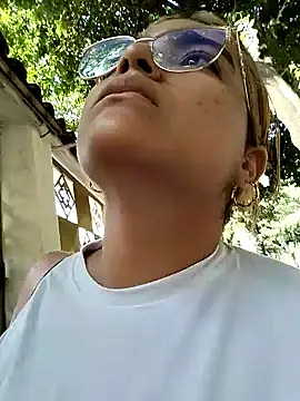 Snapshot of Mayssa_Cute chatting on December 4, 2024, 8:51 pm Mayssa Cute online show from December 4, 2024, 8:51 pm