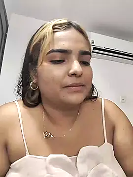 Snapshot of Mayssa_Cute chatting on December 23, 2024, 10:01 pm Mayssa Cute online show from December 23, 2024, 10:01 pm