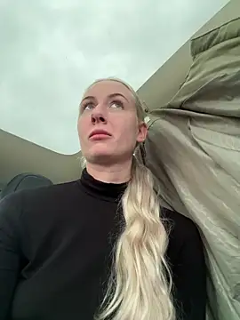 Snapshot of CutieEmy chatting on February 22, 2025, 3:25 pm CutieEmy online show from February 22, 2025, 3:25 pm