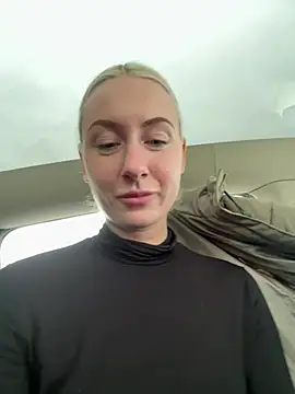 Snapshot of CutieEmy chatting on February 24, 2025, 11:32 am CutieEmy online show from February 24, 2025, 11:32 am