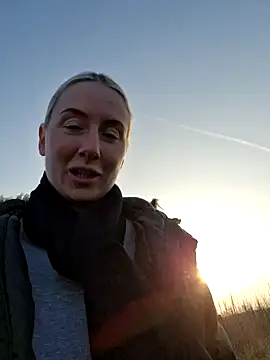 Snapshot of CutieEmy chatting on March 9, 2025, 4:33 pm CutieEmy online show from March 9, 2025, 4:33 pm