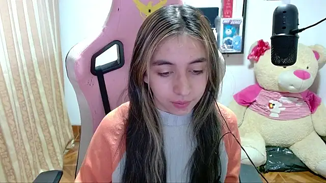 Maggie Fox3 online show from December 11, 2024, 2:09 am