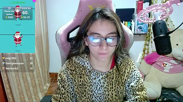 Maggie Fox3 online show from December 31, 2024, 3:12 am