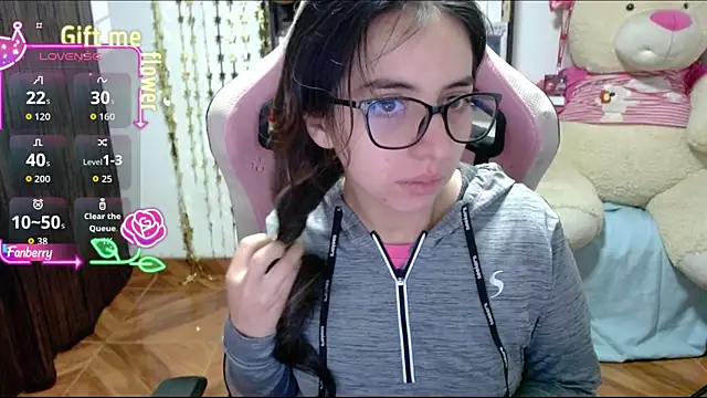 Maggie Fox3 online show from September 20, 2025, 2:23 am