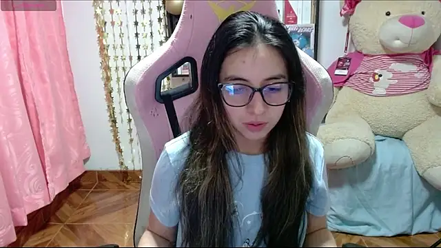 Maggie Fox3 online show from October 23, 2025, 2:11 am