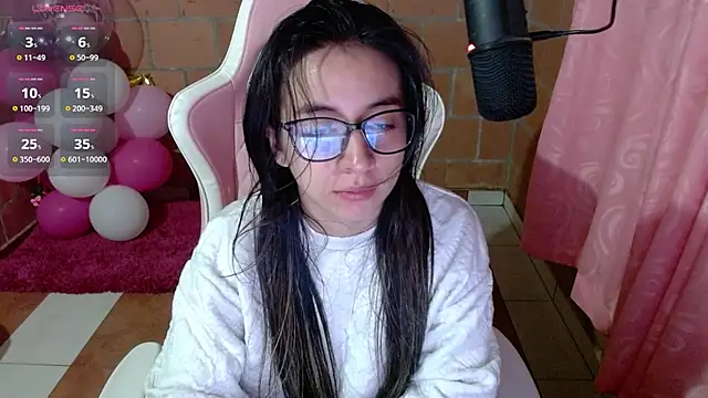 Snapshot of Maggie_Fox3 chatting on June 21, 2026, 1:19 am Maggie Fox3 online show from June 21, 2026, 1:19 am
