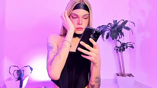 Snapshot of Varya_Ferreira chatting on April 22, 2026, 11:01 am Varya Ferreira online show from April 22, 2026, 11:01 am
