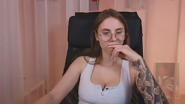 Snapshot of _AnnaStark_ chatting on December 25, 2024, 6:52 am AnnaStark online show from December 25, 2024, 6:52 am