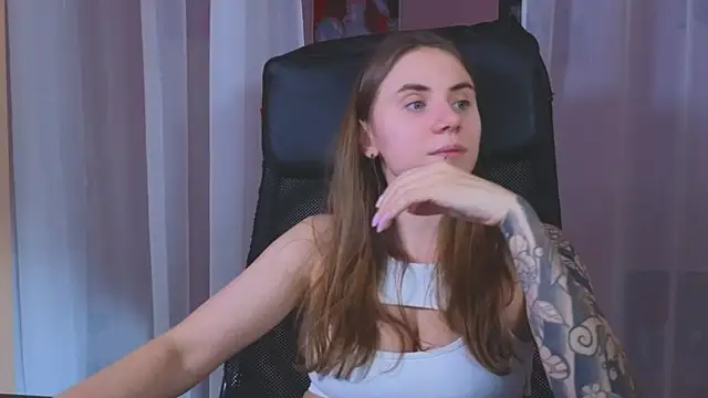 Snapshot of _AnnaStark_ chatting on January 3, 2025, 12:33 am AnnaStark online show from January 3, 2025, 12:33 am