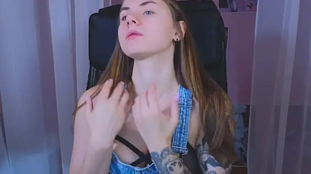 Snapshot of _AnnaStark_ chatting on January 3, 2025, 8:22 pm AnnaStark online show from January 3, 2025, 8:22 pm