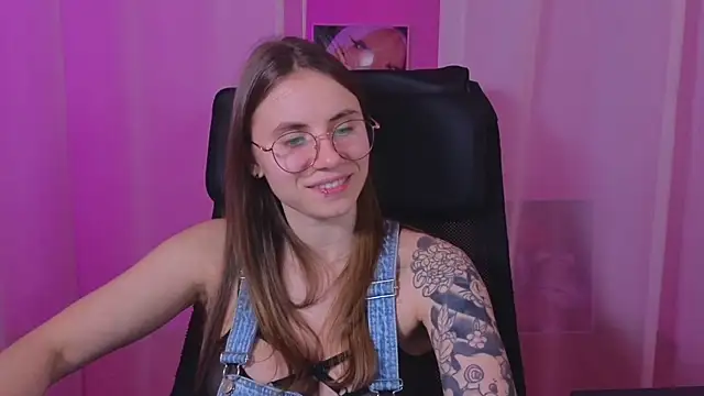 Snapshot of _AnnaStark_ chatting on February 2, 2025, 3:54 am AnnaStark online show from February 2, 2025, 3:54 am