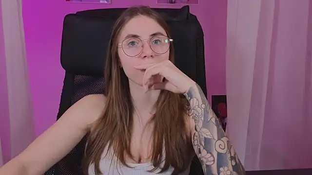 Snapshot of _AnnaStark_ chatting on February 2, 2025, 8:41 pm AnnaStark online show from February 2, 2025, 8:41 pm