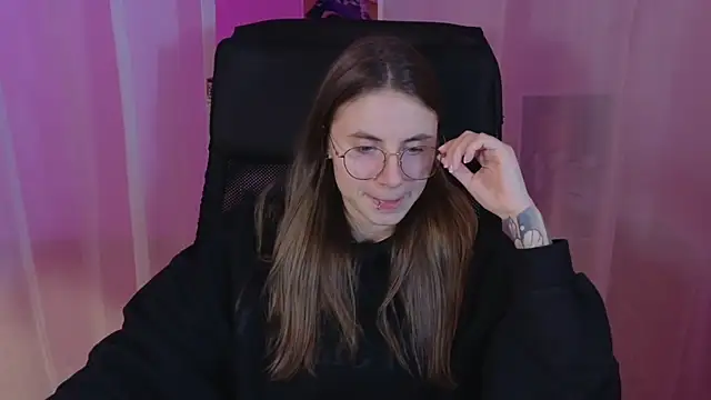 Snapshot of _AnnaStark_ chatting on February 10, 2025, 12:19 am AnnaStark online show from February 10, 2025, 12:19 am