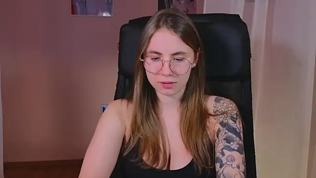 Snapshot of _AnnaStark_ chatting on February 19, 2025, 8:31 pm AnnaStark online show from February 19, 2025, 8:31 pm