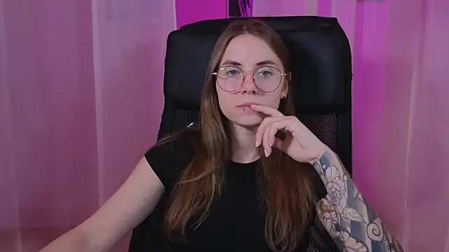 Snapshot of _AnnaStark_ chatting on February 21, 2025, 8:27 pm AnnaStark online show from February 21, 2025, 8:27 pm