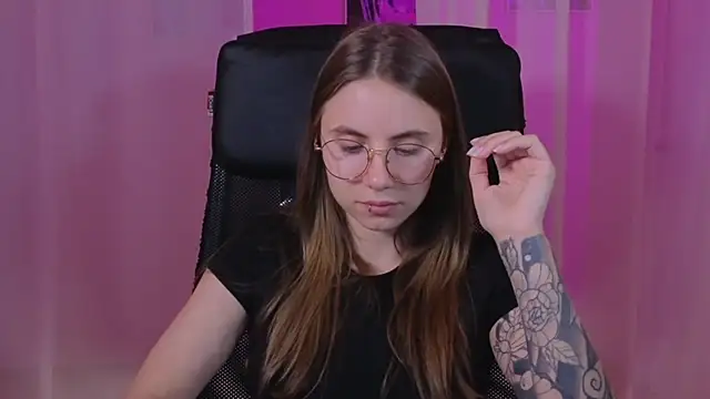 Snapshot of _AnnaStark_ chatting on February 21, 2025, 11:32 pm AnnaStark online show from February 21, 2025, 11:32 pm