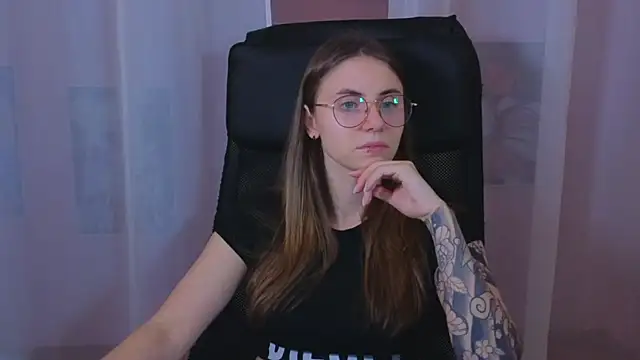 Snapshot of _AnnaStark_ chatting on March 5, 2025, 8:32 pm AnnaStark online show from March 5, 2025, 8:32 pm