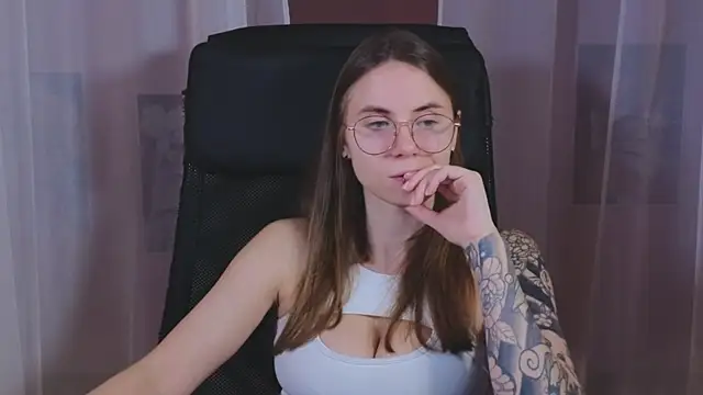 Snapshot of _AnnaStark_ chatting on March 13, 2025, 8:54 pm AnnaStark online show from March 13, 2025, 8:54 pm