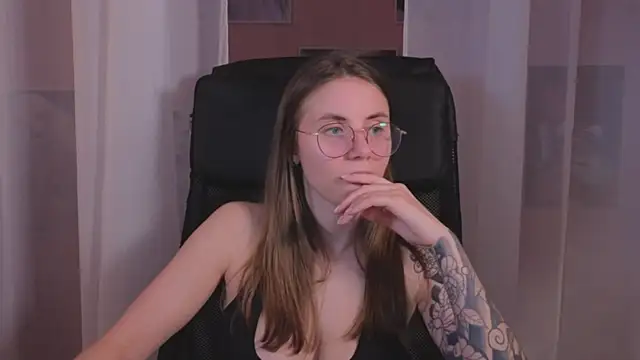 Snapshot of _AnnaStark_ chatting on March 15, 2025, 2:46 am AnnaStark online show from March 15, 2025, 2:46 am