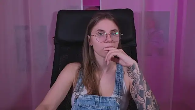 Snapshot of _AnnaStark_ chatting on March 15, 2025, 8:32 pm AnnaStark online show from March 15, 2025, 8:32 pm