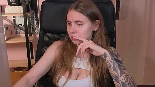 Snapshot of _AnnaStark_ chatting on September 27, 2025, 8:14 pm AnnaStark online show from September 27, 2025, 8:14 pm