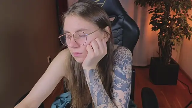 Snapshot of _AnnaStark_ chatting on October 11, 2025, 2:37 pm AnnaStark online show from October 11, 2025, 2:37 pm