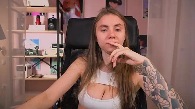 Snapshot of _AnnaStark_ chatting on October 18, 2025, 7:47 pm AnnaStark online show from October 18, 2025, 7:47 pm