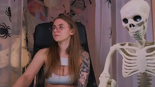 Snapshot of _AnnaStark_ chatting on October 31, 2025, 8:21 pm AnnaStark online show from October 31, 2025, 8:21 pm