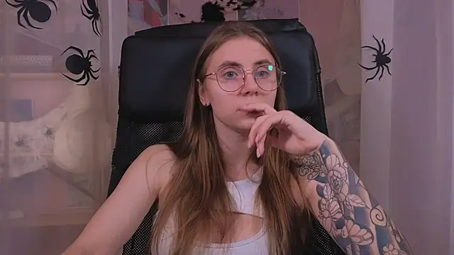 Snapshot of _AnnaStark_ chatting on November 1, 2025, 8:11 pm AnnaStark online show from November 1, 2025, 8:11 pm