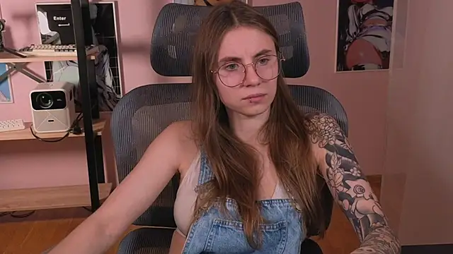 Snapshot of _AnnaStark_ chatting on November 13, 2025, 8:30 pm AnnaStark online show from November 13, 2025, 8:30 pm