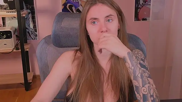 Snapshot of _AnnaStark_ chatting on November 14, 2025, 8:51 pm AnnaStark online show from November 14, 2025, 8:51 pm