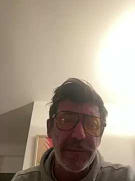 Snapshot of maxximere chatting on February 18, 2026, 11:33 pm maxximere online show from February 18, 2026, 11:33 pm